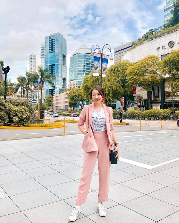 Phong cách sành điệu của bạn gái mới cầu thủ Tiến Linh ảnh 8 Phong cách thanh lịch ngọt ngào của bạn gái cầu thủ Tiến Linh