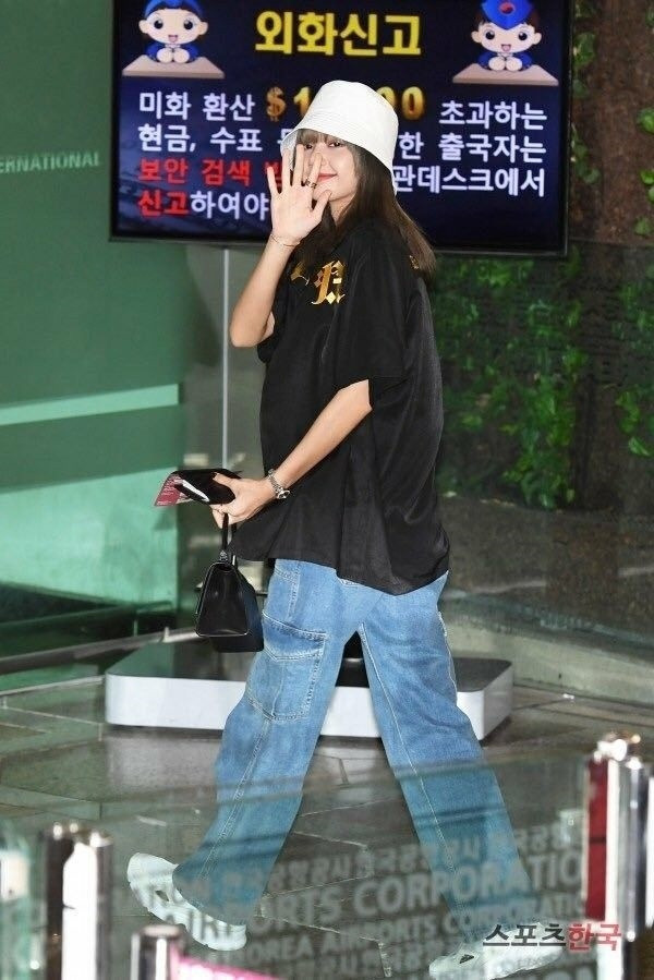 Đón hè rực rỡ với loạt gợi ý mix đồ đẹp mắt từ BlackPink ảnh 5 Đón hè rực rỡ với loạt gợi ý mix đồ đẹp mắt từ BlackPinkdf