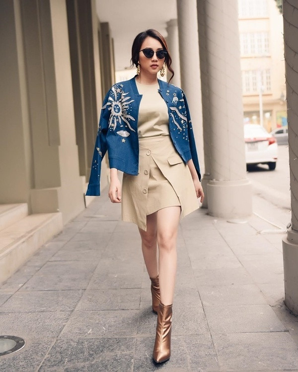 Phong cách thanh lịch ngọt ngào của bạn gái cầu thủ Tiến Linh