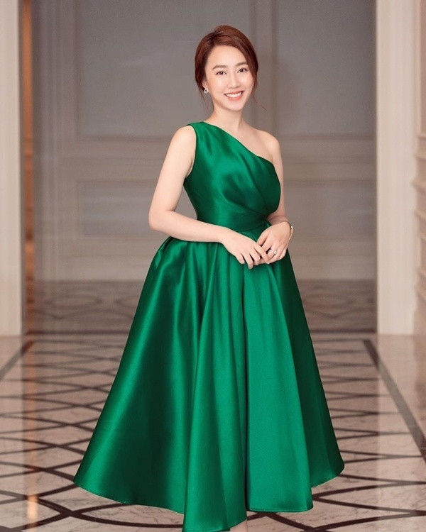 Phong cách sành điệu của bạn gái mới cầu thủ Tiến Linh ảnh 10 Phong cách thanh lịch ngọt ngào của bạn gái cầu thủ Tiến Linh