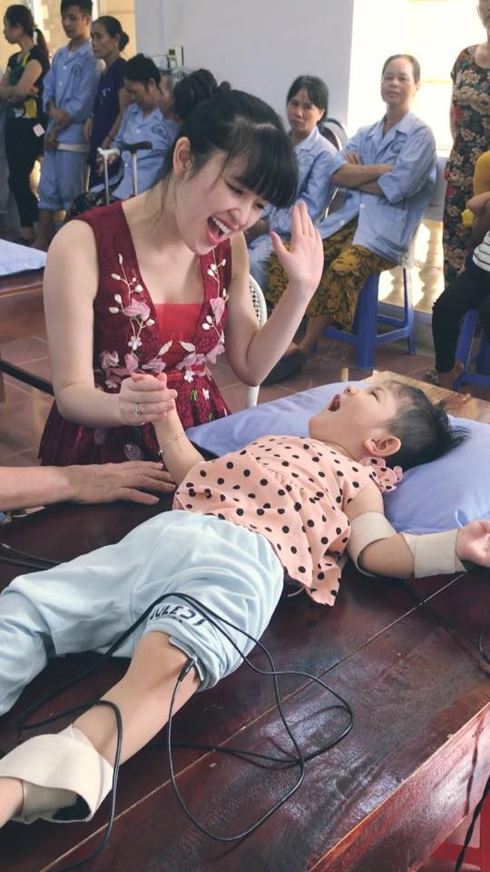 cô bé suy dinh dưỡng ở Lào Cai giờ ra sao 8 em bé ở Lào Cai, em bé ở Lào Cai bị suy dinh dưỡng, giới trẻ