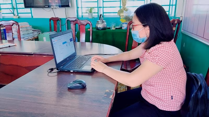 Cần đồng bộ hóa phương tiện kỹ thuật cho giáo viên dạy trực tuyến. 