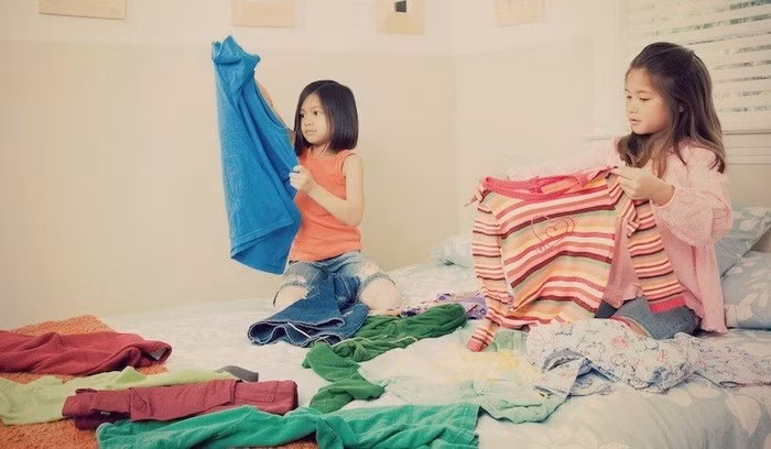 Nên giao việc cho trẻ tuỳ theo độ tuổi. Ảnh minh họa.