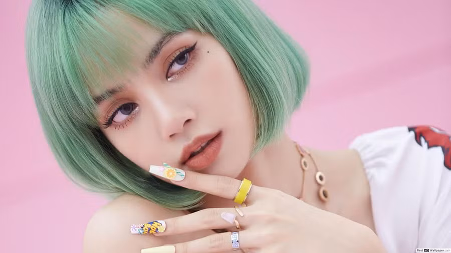 Không phải ai cũng có thể để màu tóc xanh lá cây, nhưng Lisa hoàn toàn chặt chém đẹp vẻ ngoài này.