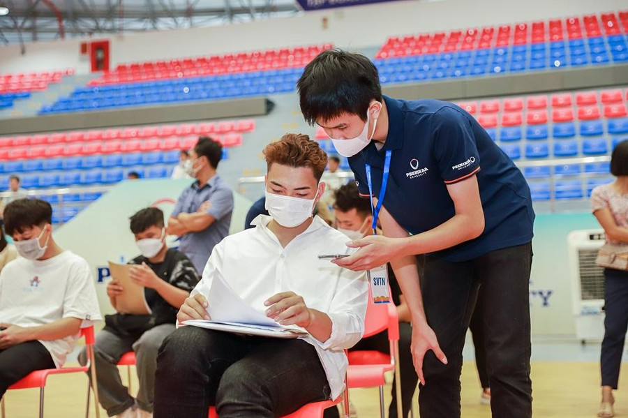 Tân sinh viên Trường ĐH Phenikaa hoàn tất thủ tục nhập học nhanh chóng. Tân sinh viên Trường ĐH Phenikaa hoàn tất thủ tục nhập học nhanh chóng.