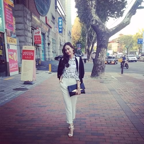 chon ao khoac mua thu chuan nhu sao viet hinh anh 2