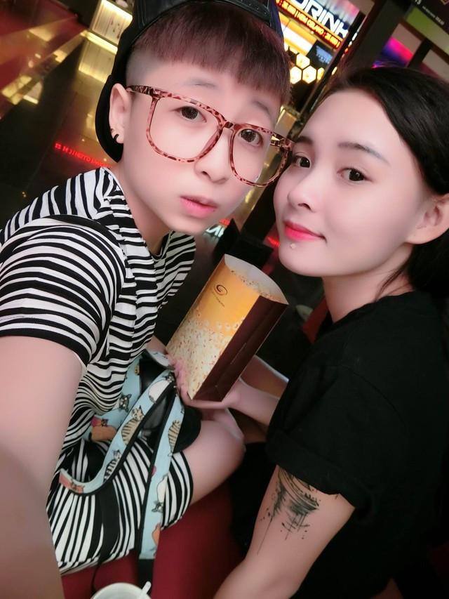 Hình ảnh cô gái cõng người yêu “3 mét bẻ đôi” gây chú ý ảnh 5 Hình ảnh cô gái cõng người yêu “3 mét bẻ đôi” gây chú ý ảnh 5