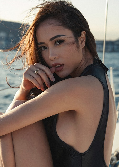 Vũ Ngọc Anh khoe “nếp gấp đùi, hông quả táo” trên du thuyền ảnh 8 Vũ Ngọc Anh khoe