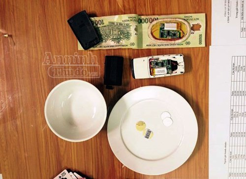 Cận cảnh hàng loạt “đồ nghề” chơi cờ bạc bịp cực tinh vi ảnh 9