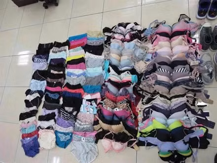 “Bộ sưu tập” nội y mà cảnh sát tìm thấy trong tủ của nam sinh.