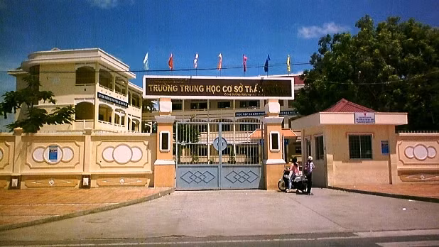 Trường THCS Trần Huỳnh (TP Bạc Liêu), nơi xảy ra vụ việc