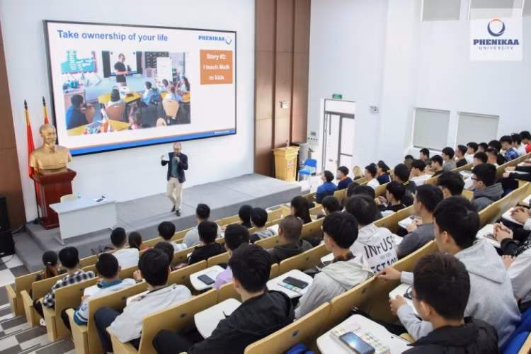 Sinh viên trên giảng đường Trường ĐH Phenikaa. Ảnh: NTCC