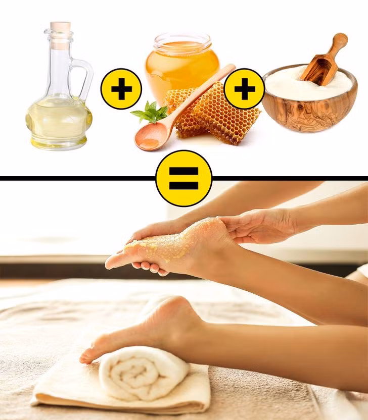 2. Bột gạo, mật ong và giấm: Bột gạo tẩy tế bào chết, thanh lọc và tái tạo làn da. Mật ong có khả năng khử trùng tự nhiên giúp chữa lành đôi chân nứt nẻ. Bên cạnh đó, giấm là loại axit nhẹ, tác dụng tẩy da chết nhẹ nhàng. Để tạo nên hỗn hợp này, bạn trộn 3 thìa bột gạo, một thìa mật ong, 2-3 giọt giấm táo. Brightside khuyên bạn nên ngâm chân trong 10 phút và thực hiện 2-3 lần/tuần. Ảnh: Brightside.