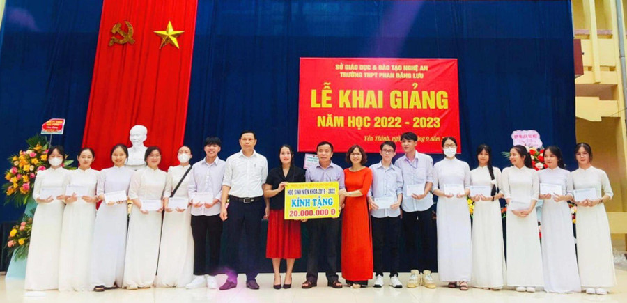 Cô Lan là người bạn đồng hành của nhiều thế hệ học sinh.