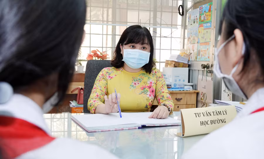 Nhân viên tư vấn tâm lý học đường cần được đào tạo bài bản. Ảnh: Internet