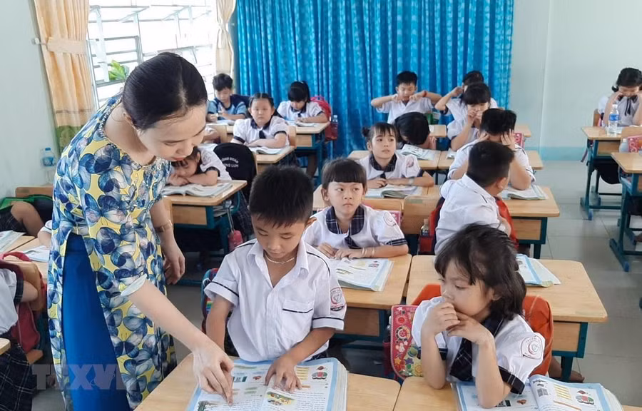 Trong giờ học tại Trường Tiểu học thị trấn Bến Lức, huyện Bến Lức (Long An). Ảnh minh họa 
