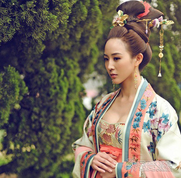 Cuộc đời đầy nước mắt của Từ Hiền Phi trên phim và đời thực ảnh 11 Cuộc đời đầy nước mắt của Từ Hiền Phi trên phim và đời thực