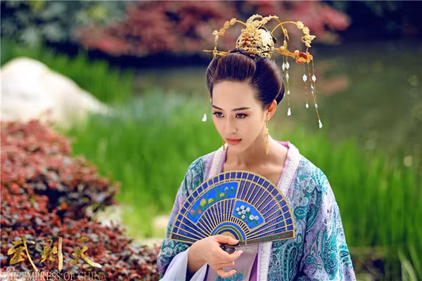 Cuộc đời đầy nước mắt của Từ Hiền Phi trên phim và đời thực