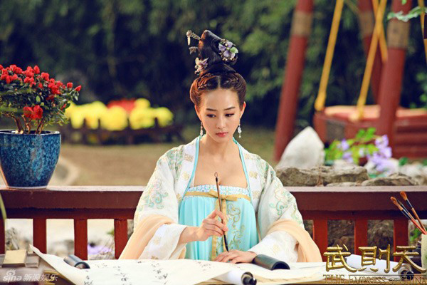 Cuộc đời đầy nước mắt của Từ Hiền Phi trên phim và đời thực ảnh 6 Cuộc đời đầy nước mắt của Từ Hiền Phi trên phim và đời thực