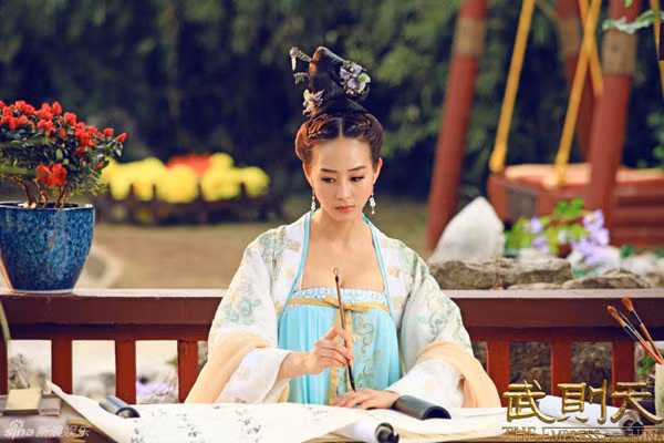 Cuộc đời đầy nước mắt của Từ Hiền Phi trên phim và đời thực