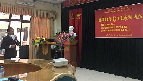 Anh Nguyễn Minh Anh Tuấn trong buổi bảo vệ luận án Tiến sĩ Sinh học, chuyên ngành Di truyền học Anh Nguyễn Minh Anh Tuấn trong buổi bảo vệ luận án Tiến sĩ Sinh học, chuyên ngành Di truyền học
