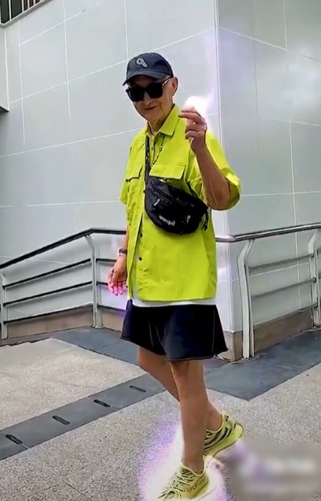 Ông cụ 83 tuổi diện đồ chất chơi như Fashionista, giới trẻ phải trầm trồ ảnh 3 Ông cụ 83 tuổi diện đồ chất chơi như Fashionista, giới trẻ phải trầm trồ ảnh 3