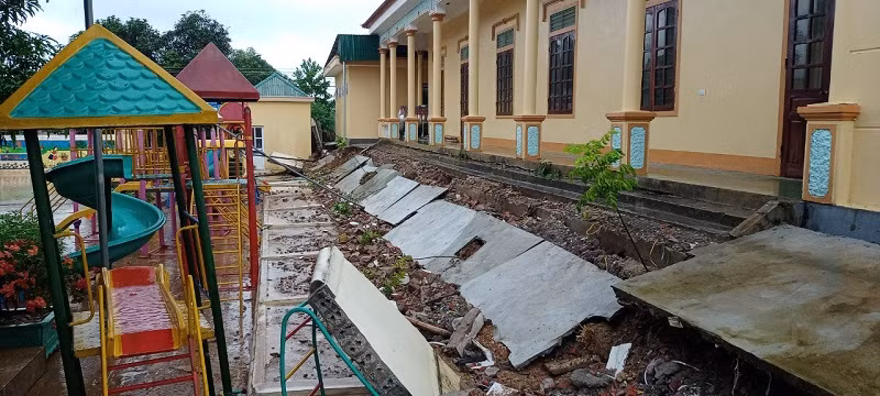 Trường Mầm non Nghĩa Lạc, huyện Nghĩa Đàn bị thiệt hại nặng nề do mưa lớn.