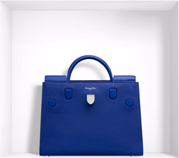 fan choang vang vi pham huong di hoc van xach tui 75 trieu - 4