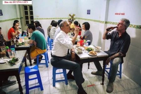 Dân Singapore phát sốt với "bún chả Obama"