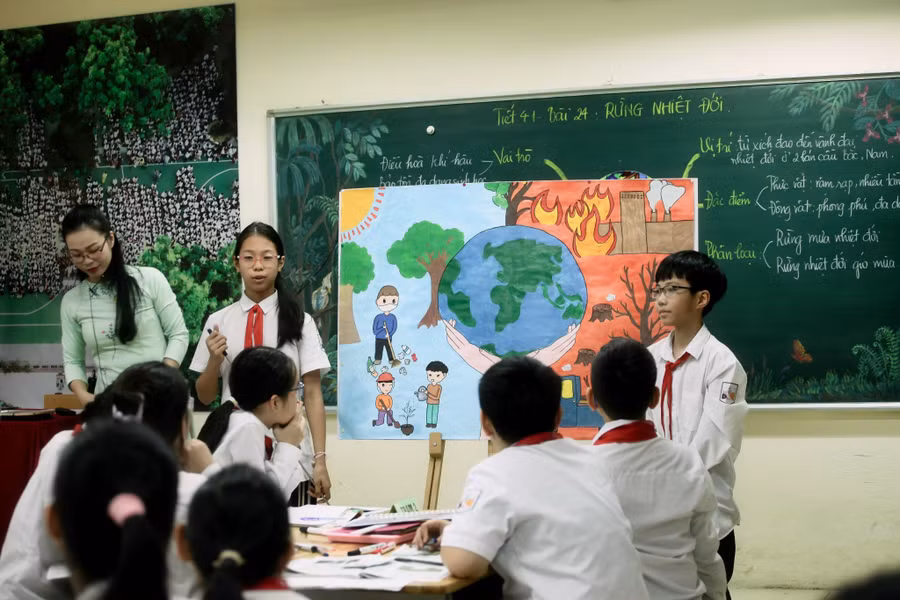 Giờ học tại Trường THCS Đống Đa (quận Đống Đa, Hà Nội). Giờ học tại Trường THCS Đống Đa (quận Đống Đa, Hà Nội).