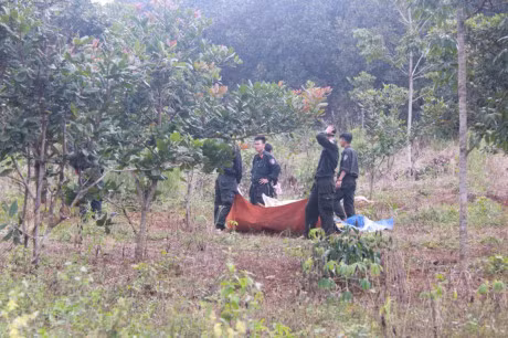 Thuc nghiem hien truong vu no sung tranh chap dat, 3 nguoi chet - Anh 1