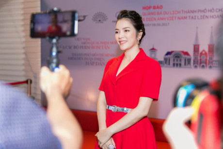 Lý Nhã Kỳ chi 1 triệu Euro quảng bá Việt Nam, tổ chức tiệc ở Cannes 2017 - Ảnh 7 Ly Nha Ky chi 1 trieu Euro quang ba Viet Nam, to chuc tiec o Cannes 2017 - Anh 7