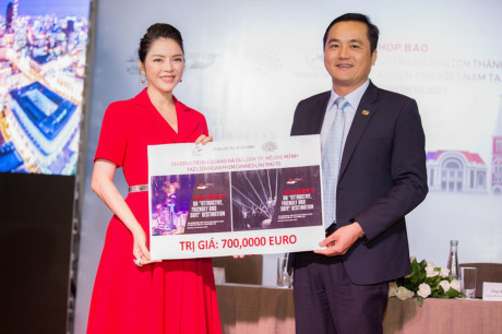 Lý Nhã Kỳ chi 1 triệu Euro quảng bá Việt Nam, tổ chức tiệc ở Cannes 2017 - Ảnh 4 Ly Nha Ky chi 1 trieu Euro quang ba Viet Nam, to chuc tiec o Cannes 2017 - Anh 4