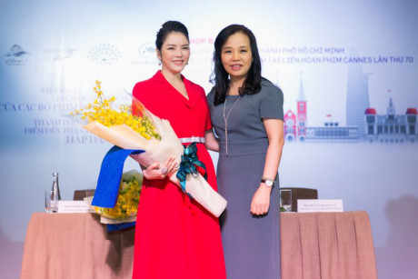 Lý Nhã Kỳ chi 1 triệu Euro quảng bá Việt Nam, tổ chức tiệc ở Cannes 2017 - Ảnh 3 Ly Nha Ky chi 1 trieu Euro quang ba Viet Nam, to chuc tiec o Cannes 2017 - Anh 3
