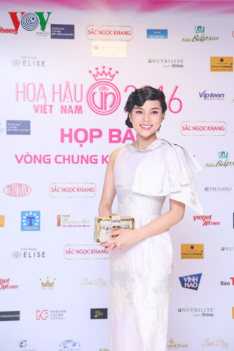 Hoa hậu Kỳ Duyên, Sơn Tùng, Soobin Hoàng Sơn đều bị chê Hoa hau Ky Duyen, Son Tung, Soobin Hoang Son deu bi che
