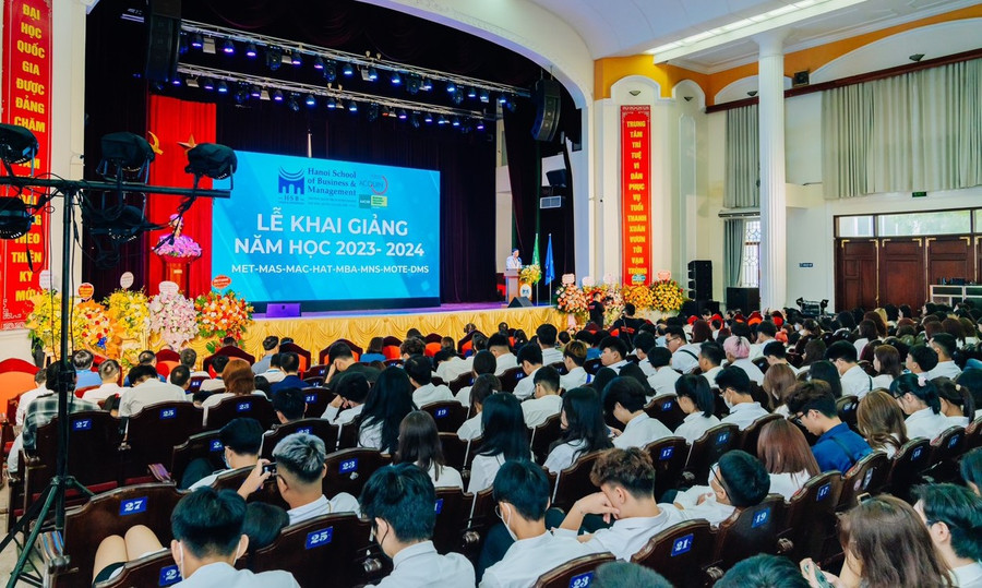 HSB chào đón gần 400 tân sinh viên cho 4 chương trình trong năm học 2023-2024.