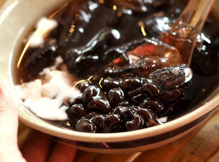 Có những sĩ tử kiêng ăn chè đỗ đen trong dịp thi cử, vì cho rằng đỗ đen có màu đen - đồng âm với từ “vận đen”. Nguồn: Internet