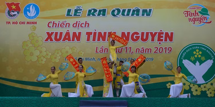 Một tiết mục văn nghệ tại lễ ra quân chiến dịch