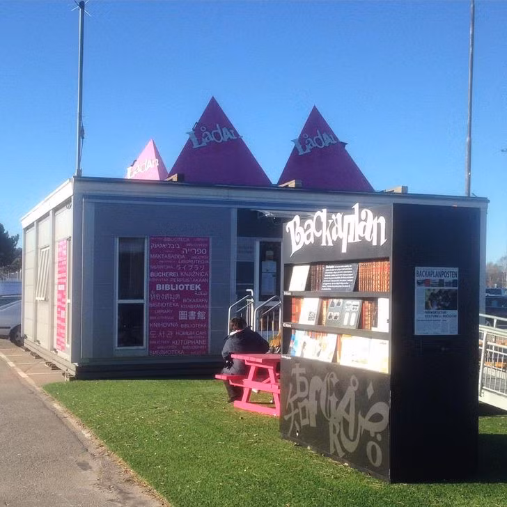 Ở Thụy Điển có thư viện mini ngay trước siêu thị!