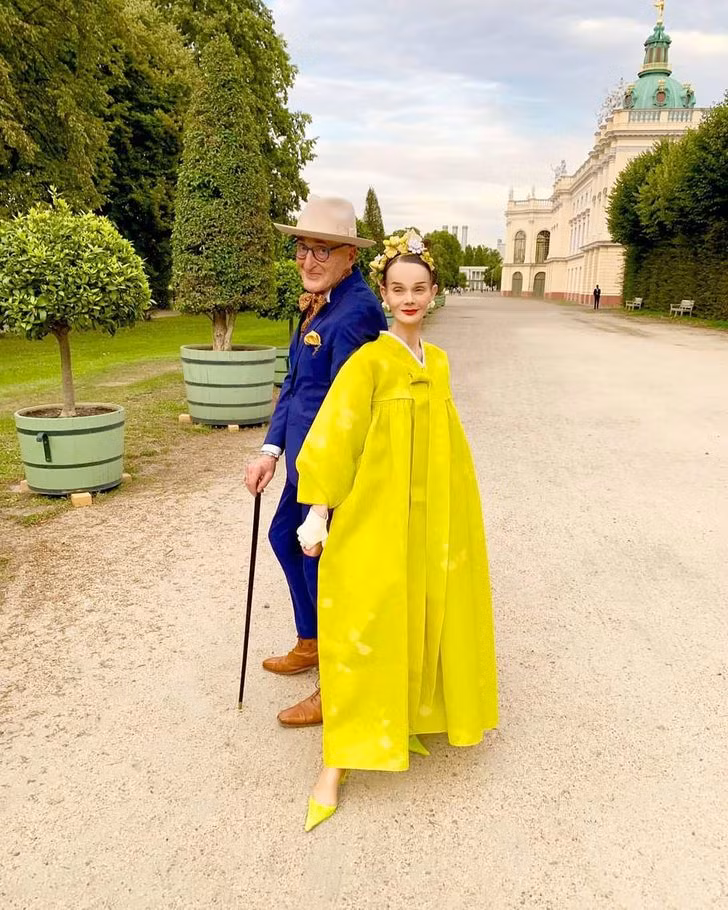 Phong cách thời trang cực chất của cặp vợ chồng già "gây bão" cộng đồng mạng ảnh 12