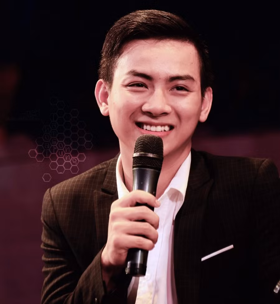 Nam ca sĩ Hoài Lâm.