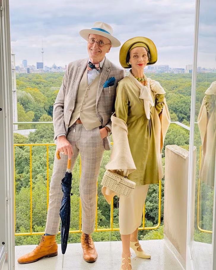 Phong cách thời trang cực chất của cặp vợ chồng già "gây bão" cộng đồng mạng ảnh 10