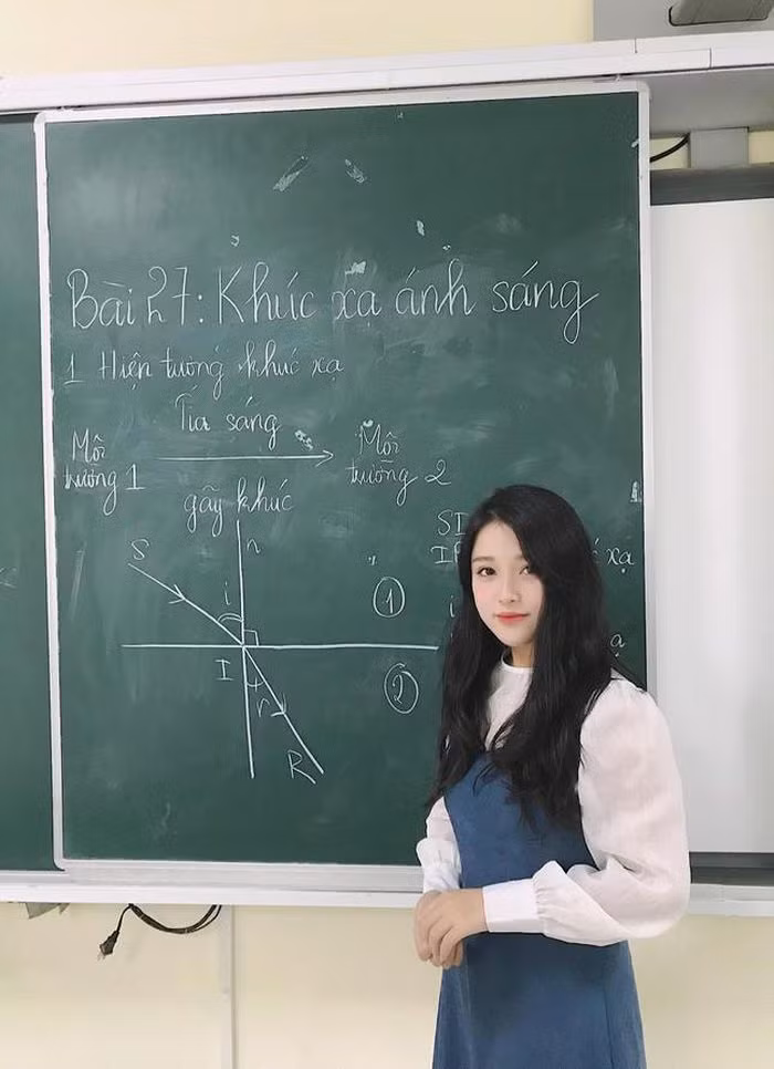 Cô giáo trẻ Trần Thanh Nga đang làm mạng xã hội “chao đảo” .