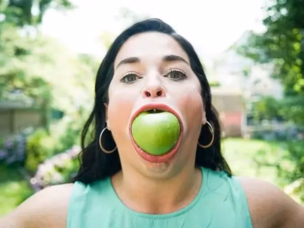 Sửng sốt trước người phụ nữ có miệng rộng nhất thế giới ảnh 1