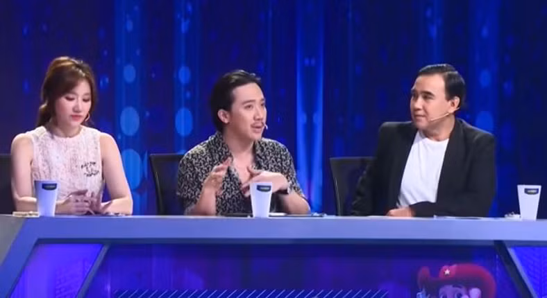 Vợ chồng Trấn Thành - Hari Won cùng MC Quyền Linh.