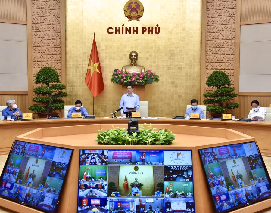 Thủ tướng Phạm Minh Chính: Chúng ta đã hy sinh về kinh tế - xã hội để thực hiện giãn cách xã hội thì đổi lại, phải kiểm soát được tình hình, ngăn chặn, đẩy lùi dịch bệnh trong thời gian sớm nhất. Ảnh VGP/Nhật Bắc