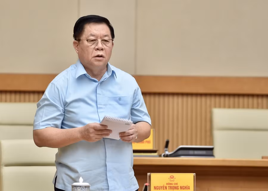 Trưởng Ban Tuyên giáo Trung ương Nguyễn Trọng Nghĩa phát biểu tại cuộc họp. Ảnh VGP/Nhật Bắc