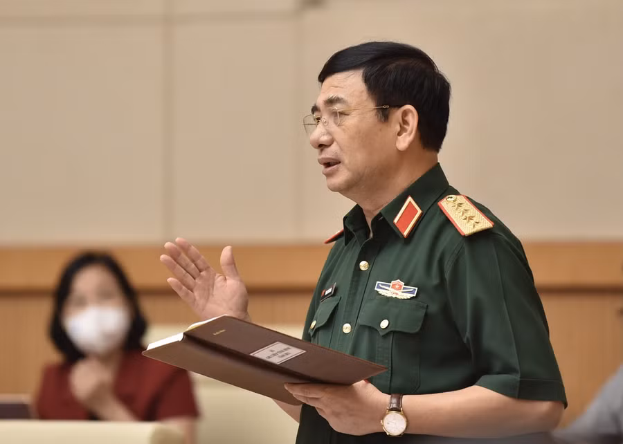 Bộ trưởng Bộ Quốc phòng Phan Văn Giang phát biểu tại cuộc họp. Ảnh VGP/Nhật Bắc