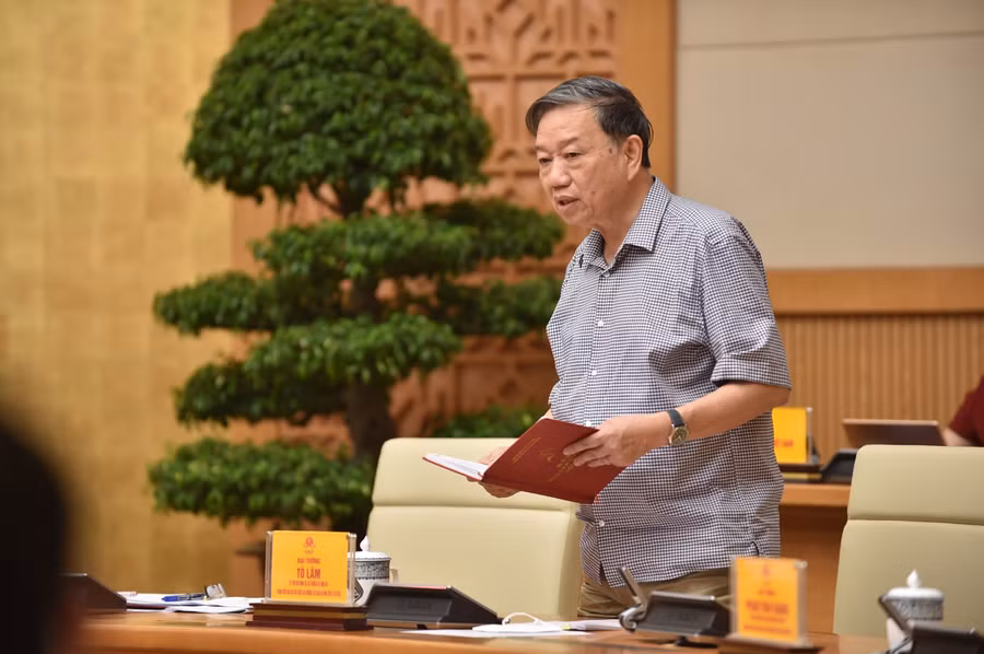 Bộ trưởng Bộ Công an Tô Lâm phát biểu tại cuộc họp. Ảnh VGP/Nhật Bắc