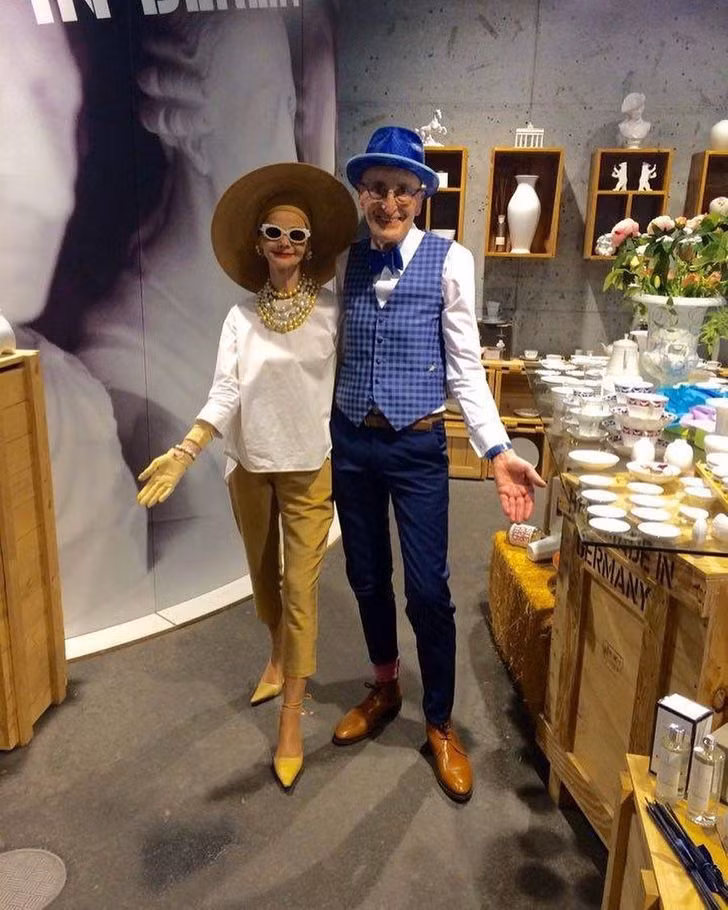 Phong cách thời trang cực chất của cặp vợ chồng già "gây bão" cộng đồng mạng ảnh 15